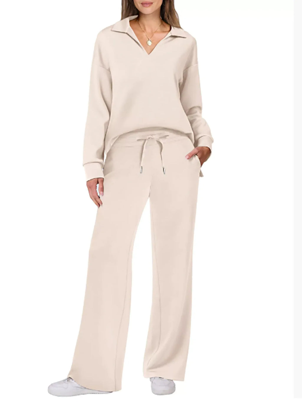 A set designed with a smooth long‑sleeved top