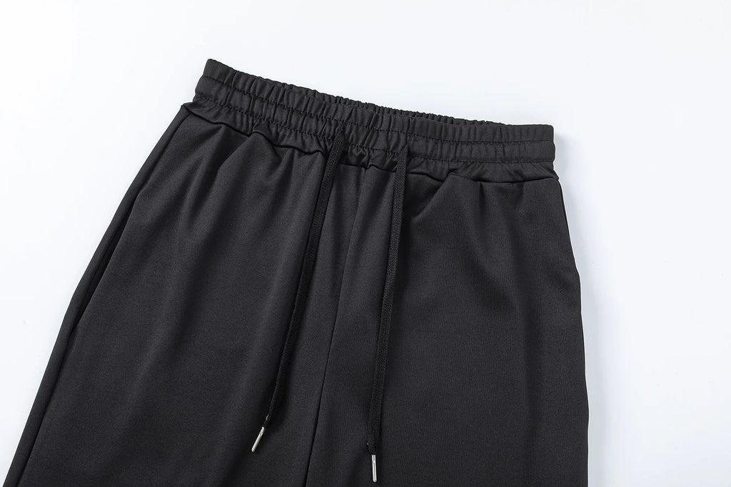 A set designed with a smooth long‑sleeved top