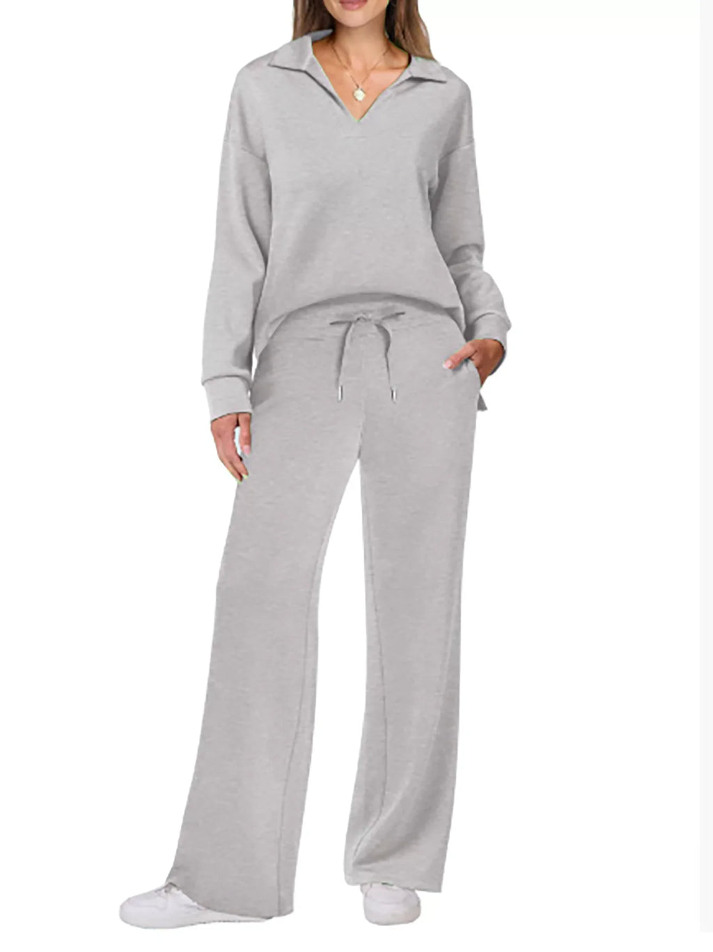 A set designed with a smooth long‑sleeved top