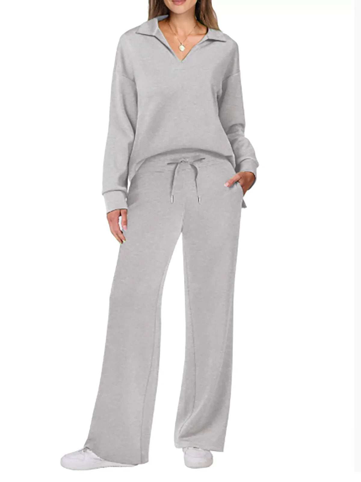 A set designed with a smooth long‑sleeved top