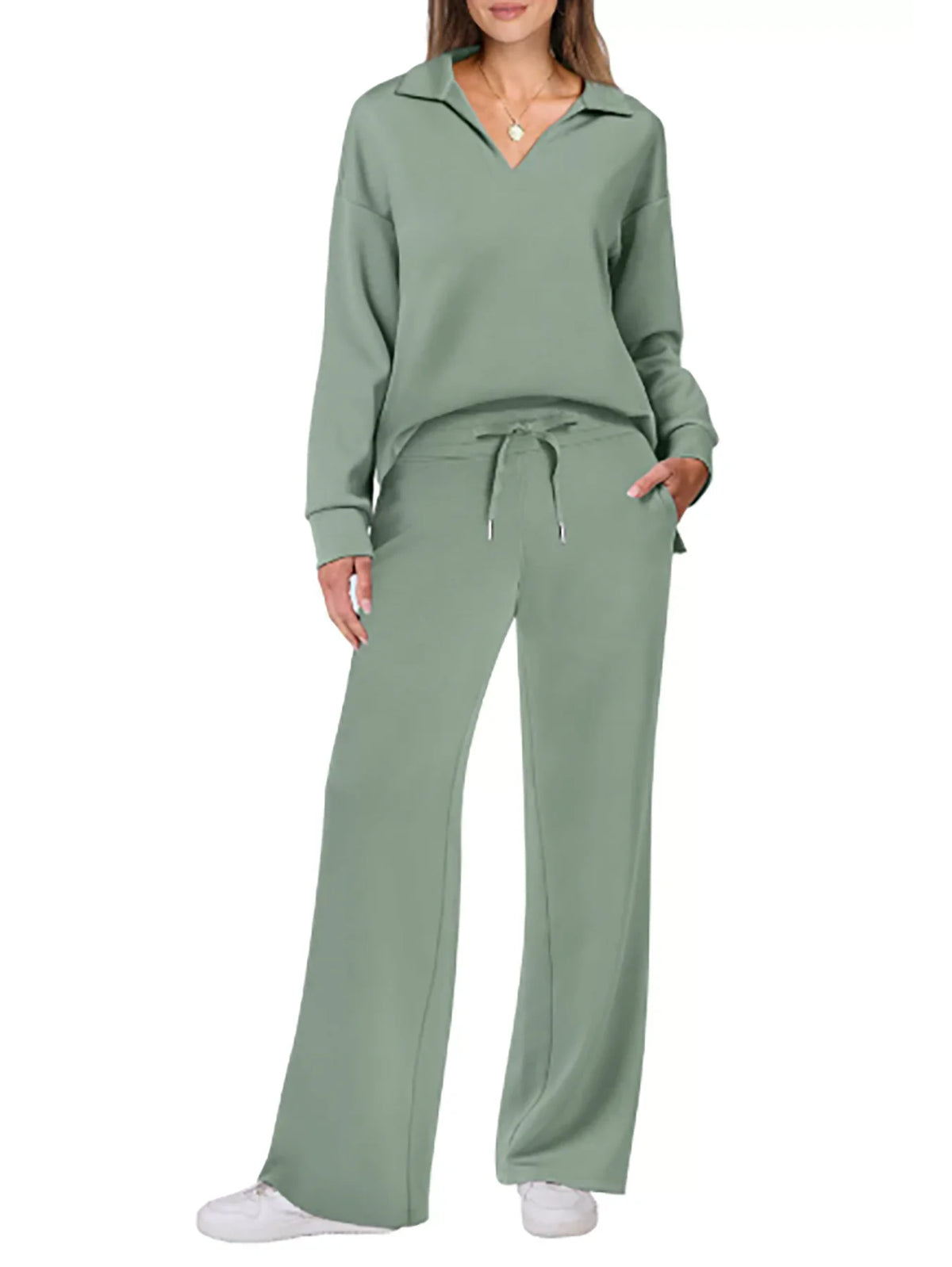 A set designed with a smooth long‑sleeved top