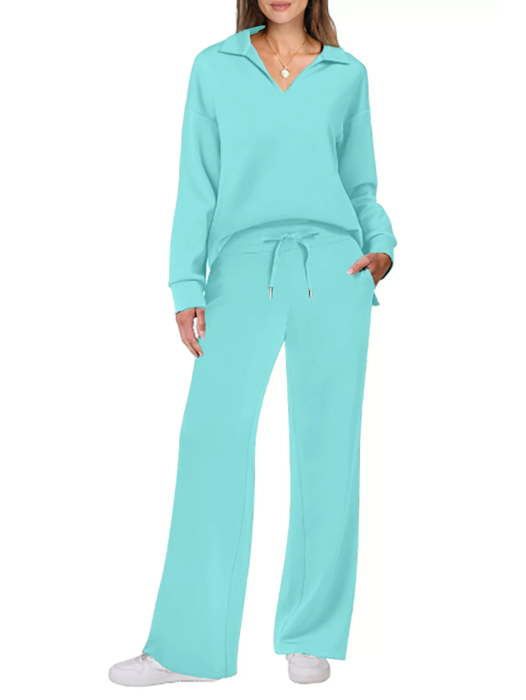 A set designed with a smooth long‑sleeved top