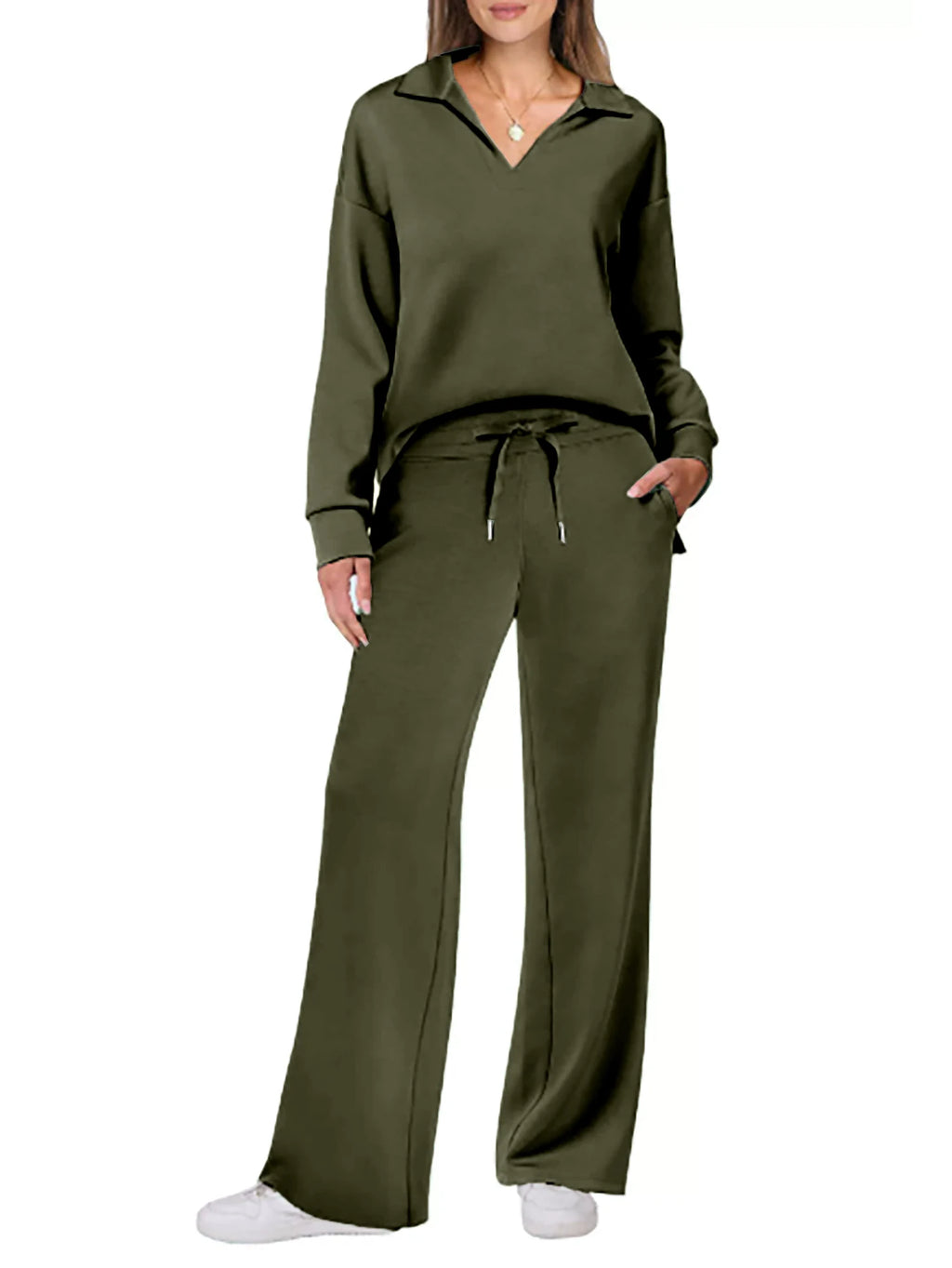 A set designed with a smooth long‑sleeved top